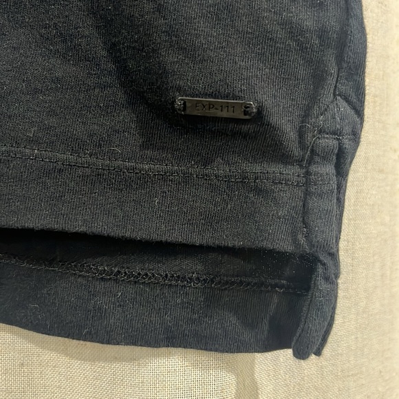 Express Large split hem t-shirt black - Picture 2 of 3